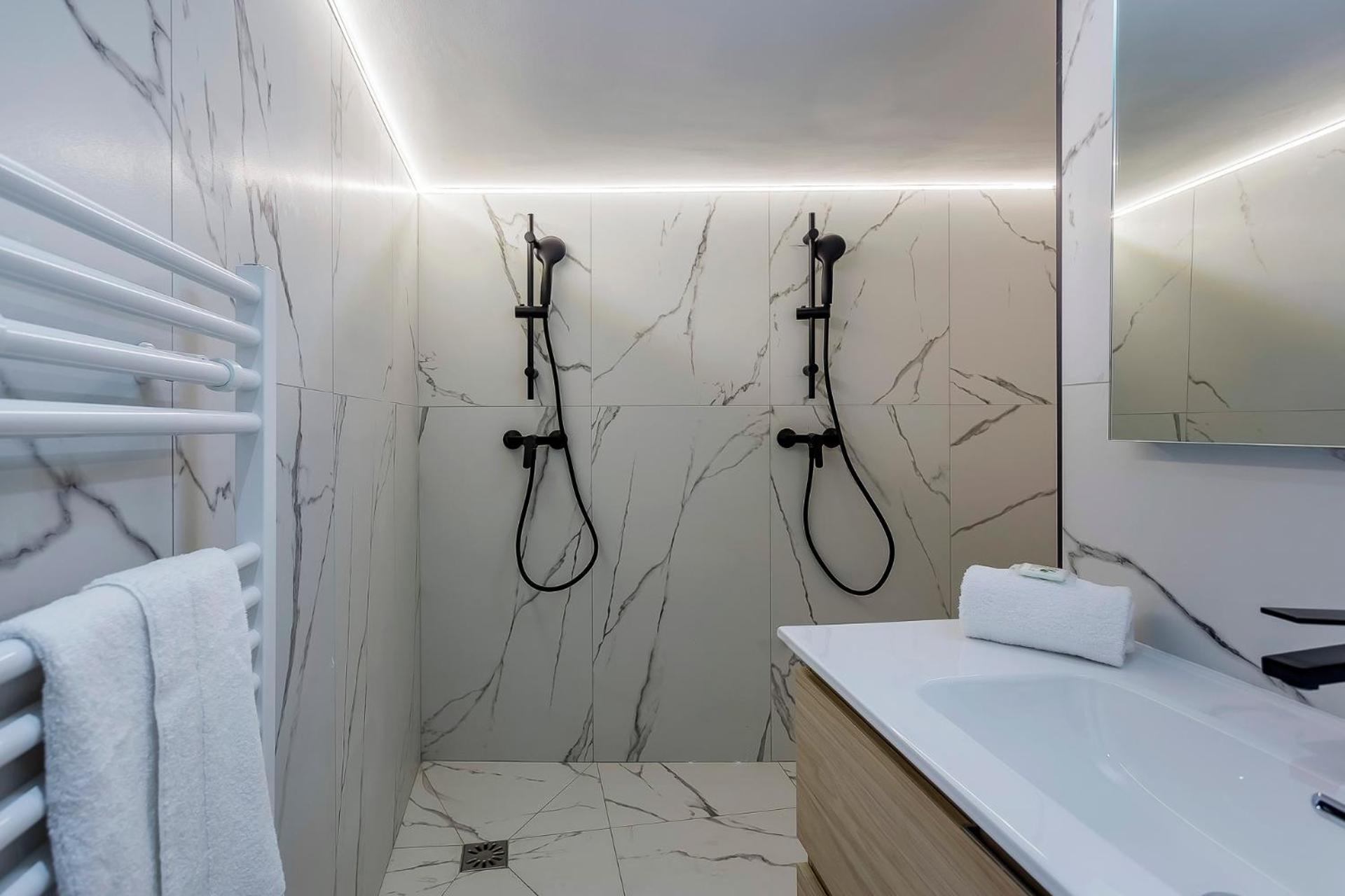 Suite Romantique Balneo Centre 里昂 外观 照片
