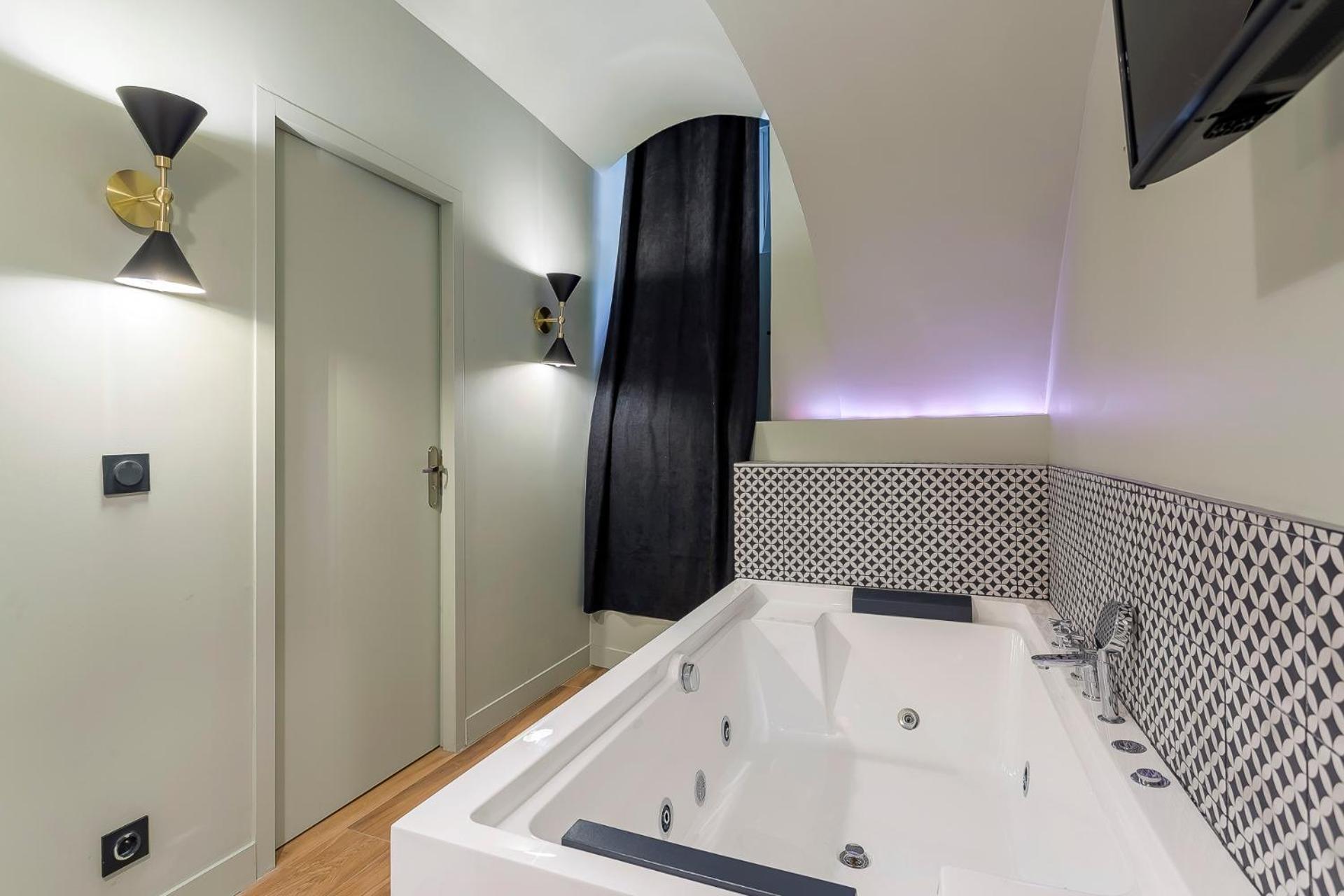 Suite Romantique Balneo Centre 里昂 外观 照片